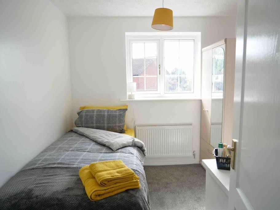 Cosy Four Bed Property With En-Suite Near To Nec Birmingham Airport And The City Exterior foto